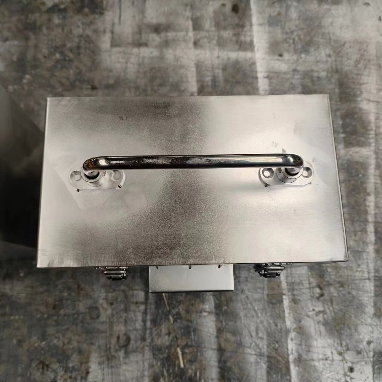 连云港铅箱：辐射安全的坚固堡垒